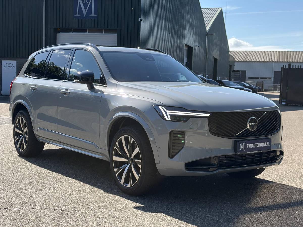 Volvo XC90 Volvo XC90 2.0 T8 Plug-in hybrid AWD Plus Dark FABRIEKSGARANTIE TM 06-2027 | STOEL STUURVERWARMING | ACHTERBANK VERWARMD | 7 PERSOONS | MEM. SEATS | ELEK. STOELEN | ALL IN PRIJS |