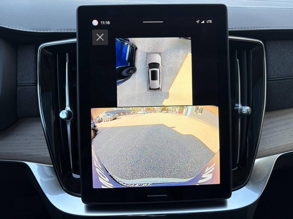 Volvo XC90 Volvo XC90 2.0 T8 Plug-in hybrid AWD Plus Dark FABRIEKSGARANTIE TM 06-2027 | STOEL STUURVERWARMING | ACHTERBANK VERWARMD | 7 PERSOONS | MEM. SEATS | ELEK. STOELEN | ALL IN PRIJS |