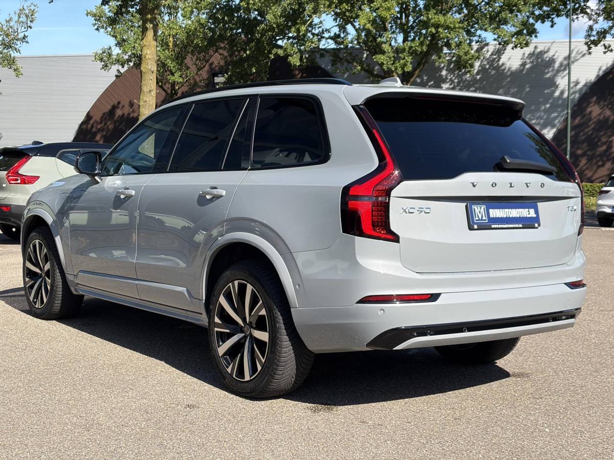 Volvo XC90 Volvo XC90 2.0 T8 Plug-in hybrid AWD Plus Dark FABRIEKSGARANTIE TM 06-2027 | STOEL STUURVERWARMING | ACHTERBANK VERWARMD | 7 PERSOONS | MEM. SEATS | ELEK. STOELEN | ALL IN PRIJS |