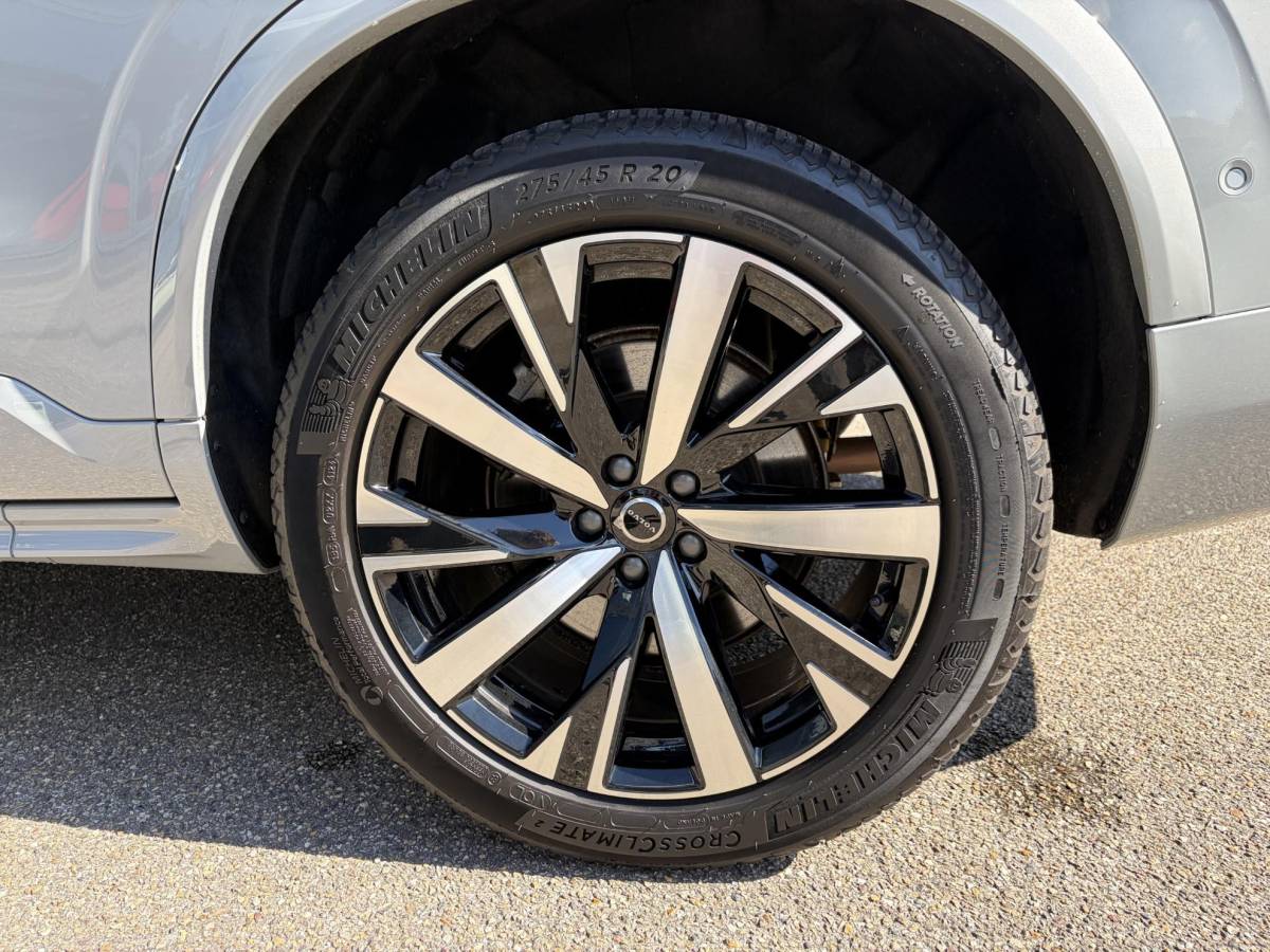 Volvo XC90 Volvo XC90 2.0 T8 Plug-in hybrid AWD Plus Dark FABRIEKSGARANTIE TM 06-2027 | STOEL STUURVERWARMING | ACHTERBANK VERWARMD | 7 PERSOONS | MEM. SEATS | ELEK. STOELEN | ALL IN PRIJS |