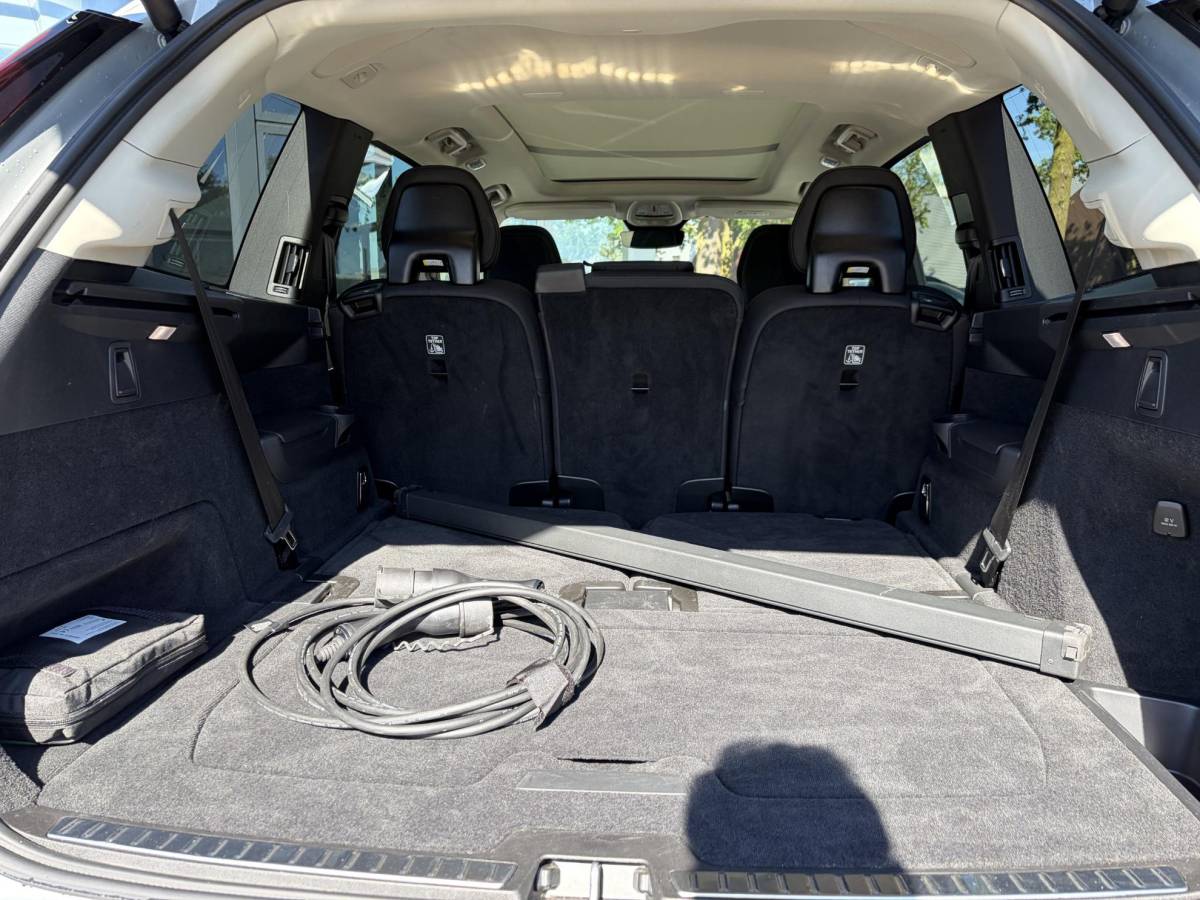 Volvo XC90 Volvo XC90 2.0 T8 Plug-in hybrid AWD Plus Dark FABRIEKSGARANTIE TM 06-2027 | STOEL STUURVERWARMING | ACHTERBANK VERWARMD | 7 PERSOONS | MEM. SEATS | ELEK. STOELEN | ALL IN PRIJS |