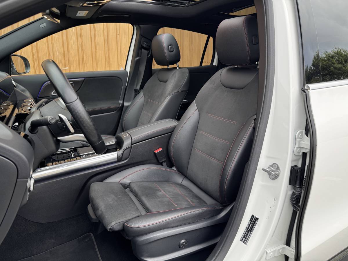 Mercedes-Benz GLA Mercedes-Benz GLA-klasse 200 Business Solution AMG | Origineel Nederlands | 1e Eigenaar | Panoramadak | Elektrische Trekhaak | Multibeam Led | Camera | Memory Seats | Stoelverwarming |