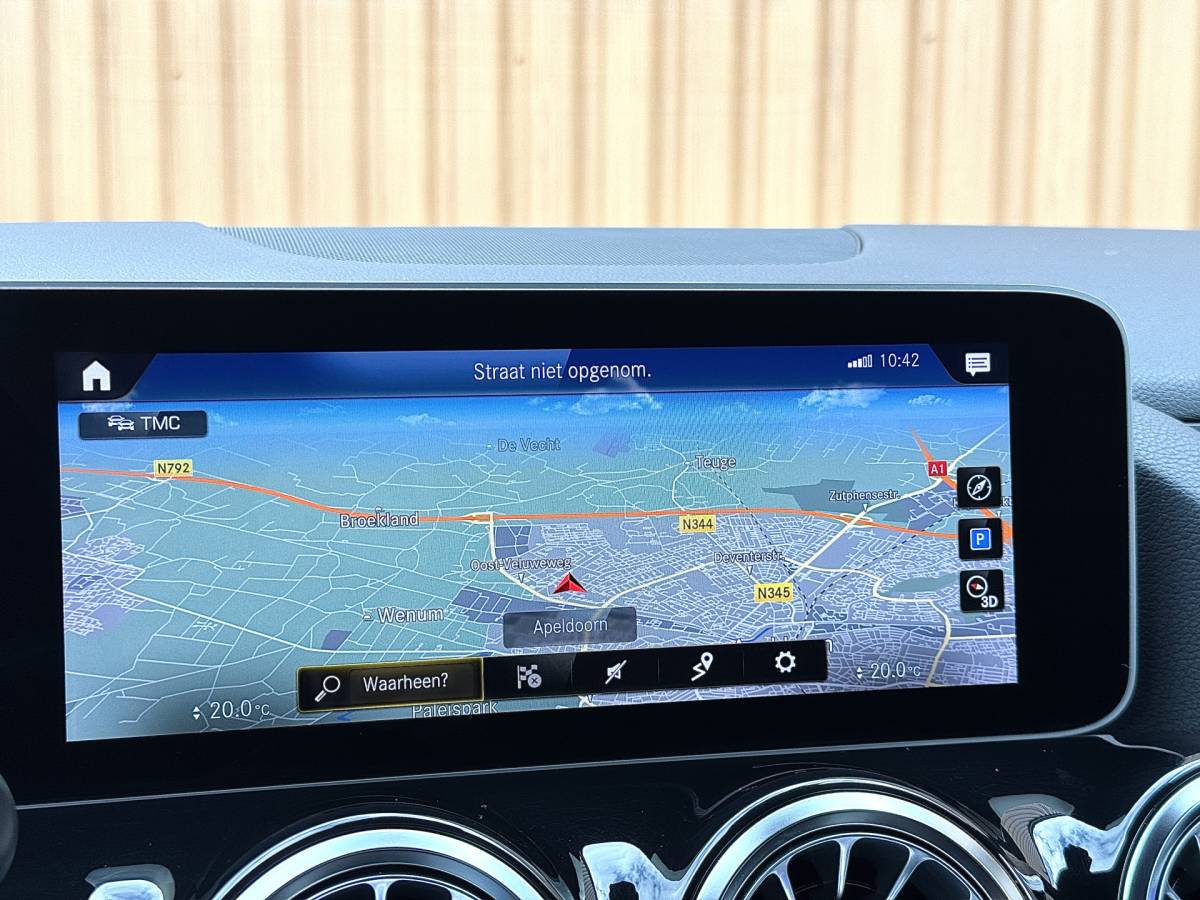Mercedes-Benz GLA Mercedes-Benz GLA-klasse 200 Business Solution AMG | Origineel Nederlands | 1e Eigenaar | Panoramadak | Elektrische Trekhaak | Multibeam Led | Camera | Memory Seats | Stoelverwarming |