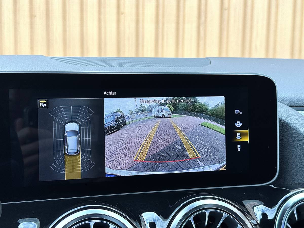 Mercedes-Benz GLA Mercedes-Benz GLA-klasse 200 Business Solution AMG | Origineel Nederlands | 1e Eigenaar | Panoramadak | Elektrische Trekhaak | Multibeam Led | Camera | Memory Seats | Stoelverwarming |