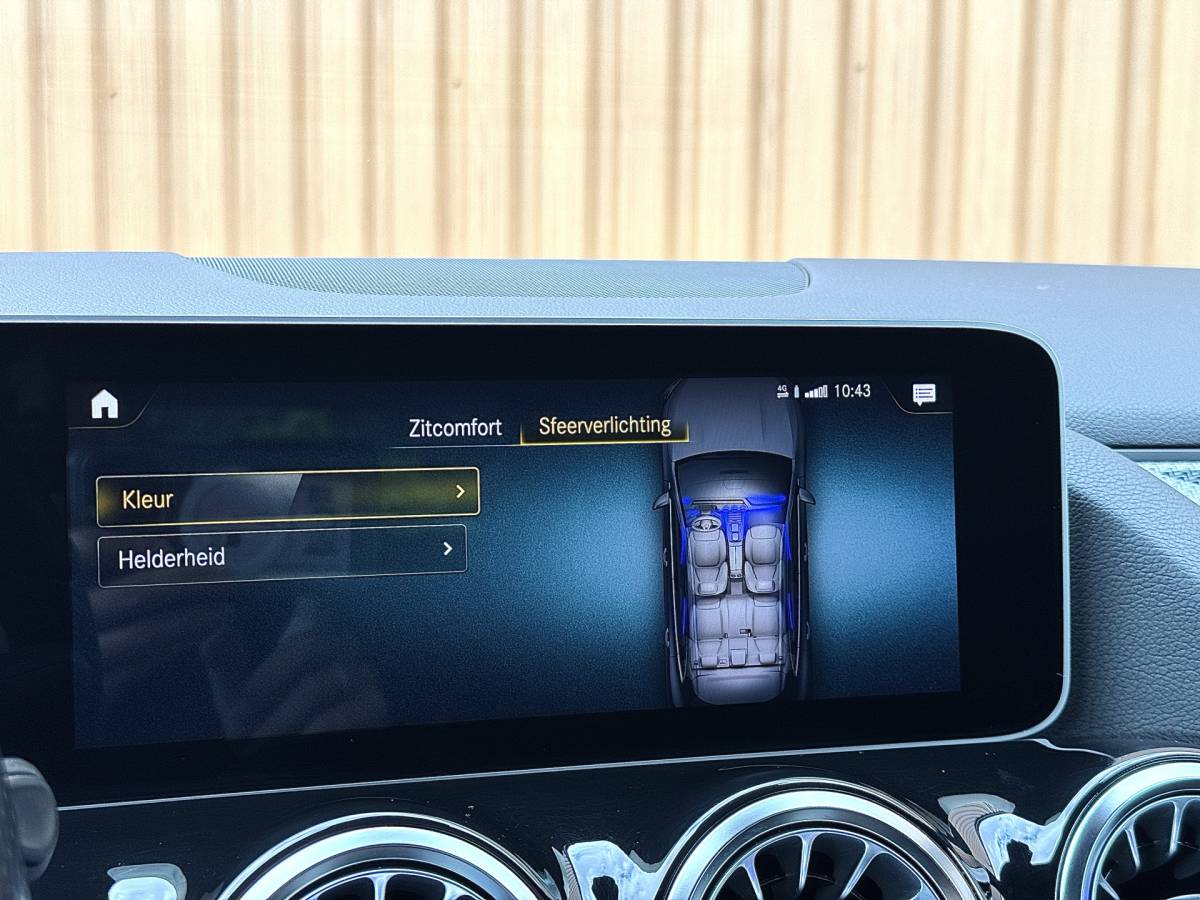 Mercedes-Benz GLA Mercedes-Benz GLA-klasse 200 Business Solution AMG | Origineel Nederlands | 1e Eigenaar | Panoramadak | Elektrische Trekhaak | Multibeam Led | Camera | Memory Seats | Stoelverwarming |