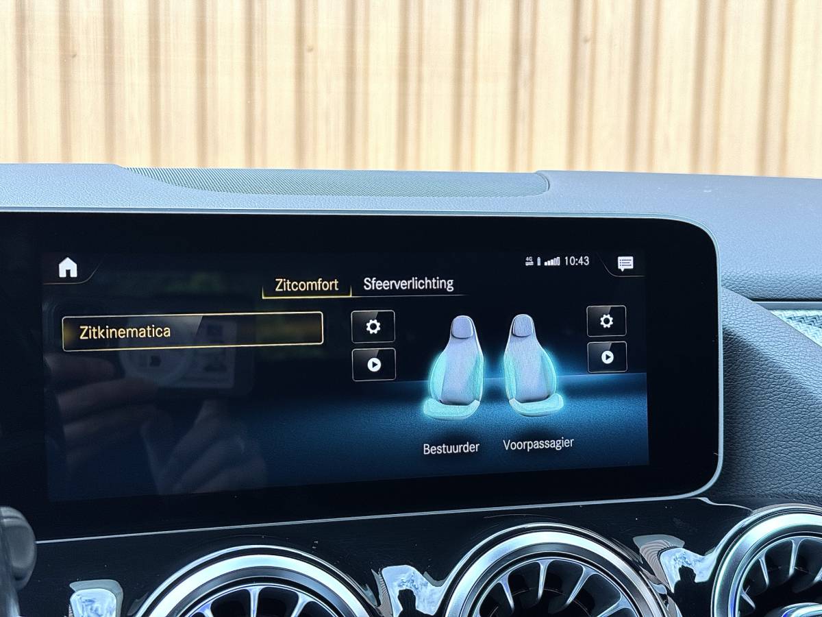 Mercedes-Benz GLA Mercedes-Benz GLA-klasse 200 Business Solution AMG | Origineel Nederlands | 1e Eigenaar | Panoramadak | Elektrische Trekhaak | Multibeam Led | Camera | Memory Seats | Stoelverwarming |