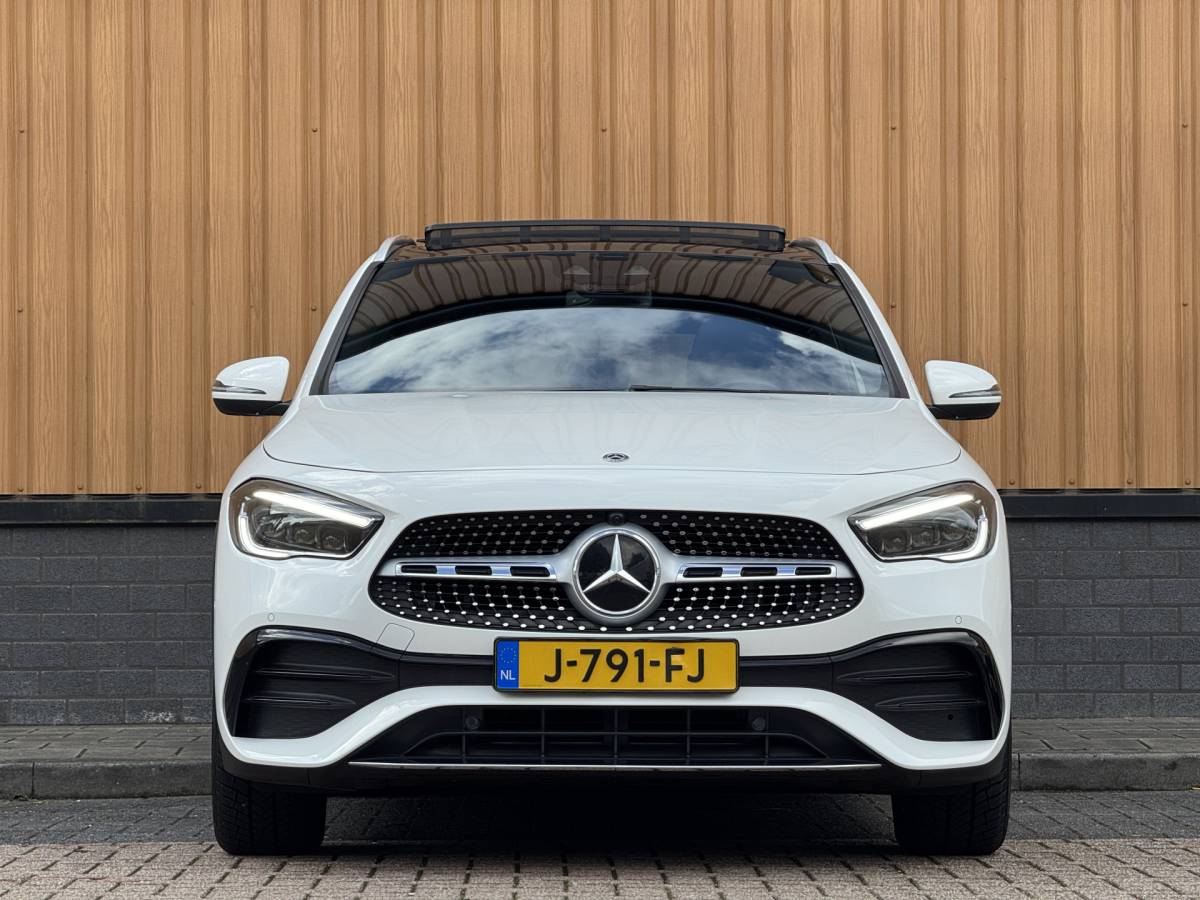 Mercedes-Benz GLA Mercedes-Benz GLA-klasse 200 Business Solution AMG | Origineel Nederlands | 1e Eigenaar | Panoramadak | Elektrische Trekhaak | Multibeam Led | Camera | Memory Seats | Stoelverwarming |