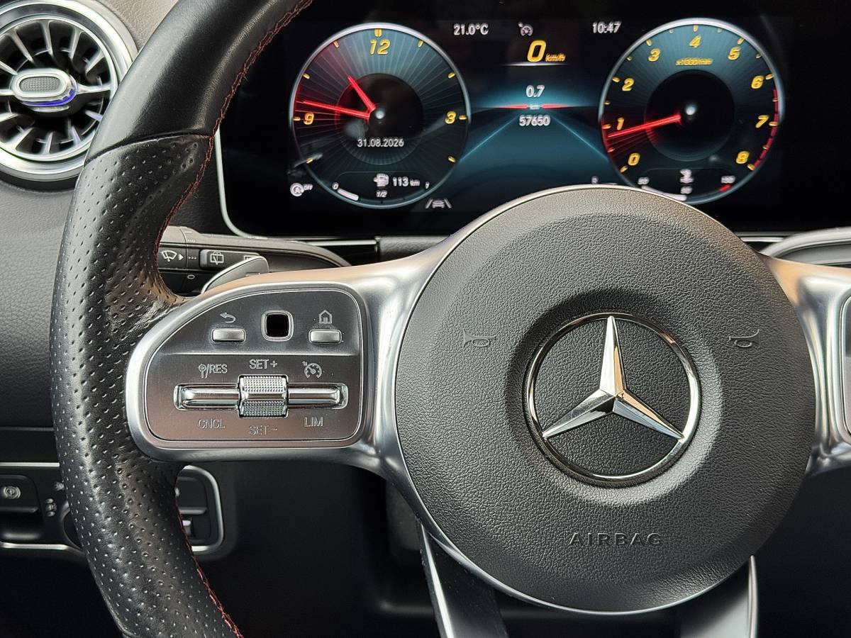 Mercedes-Benz GLA Mercedes-Benz GLA-klasse 200 Business Solution AMG | Origineel Nederlands | 1e Eigenaar | Panoramadak | Elektrische Trekhaak | Multibeam Led | Camera | Memory Seats | Stoelverwarming |