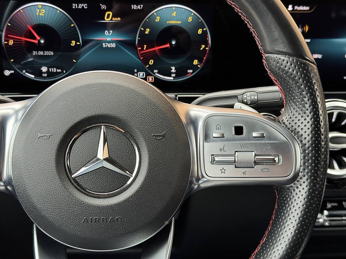 Mercedes-Benz GLA Mercedes-Benz GLA-klasse 200 Business Solution AMG | Origineel Nederlands | 1e Eigenaar | Panoramadak | Elektrische Trekhaak | Multibeam Led | Camera | Memory Seats | Stoelverwarming |