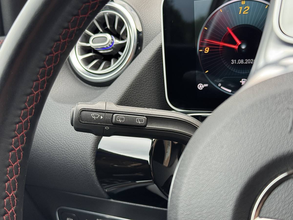 Mercedes-Benz GLA Mercedes-Benz GLA-klasse 200 Business Solution AMG | Origineel Nederlands | 1e Eigenaar | Panoramadak | Elektrische Trekhaak | Multibeam Led | Camera | Memory Seats | Stoelverwarming |
