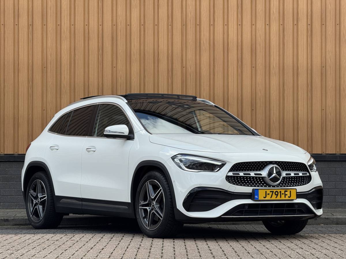 Mercedes-Benz GLA Mercedes-Benz GLA-klasse 200 Business Solution AMG | Origineel Nederlands | 1e Eigenaar | Panoramadak | Elektrische Trekhaak | Multibeam Led | Camera | Memory Seats | Stoelverwarming |