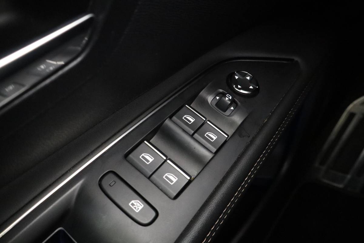 Peugeot 3008 Peugeot 3008 1.2 PureTech GT  Trekhaak | Stoelverwarming Voor | Adaptief Cruise Control | Dodehoek Detectie | Lendensteun | Parkeer Sensoren rondom |
