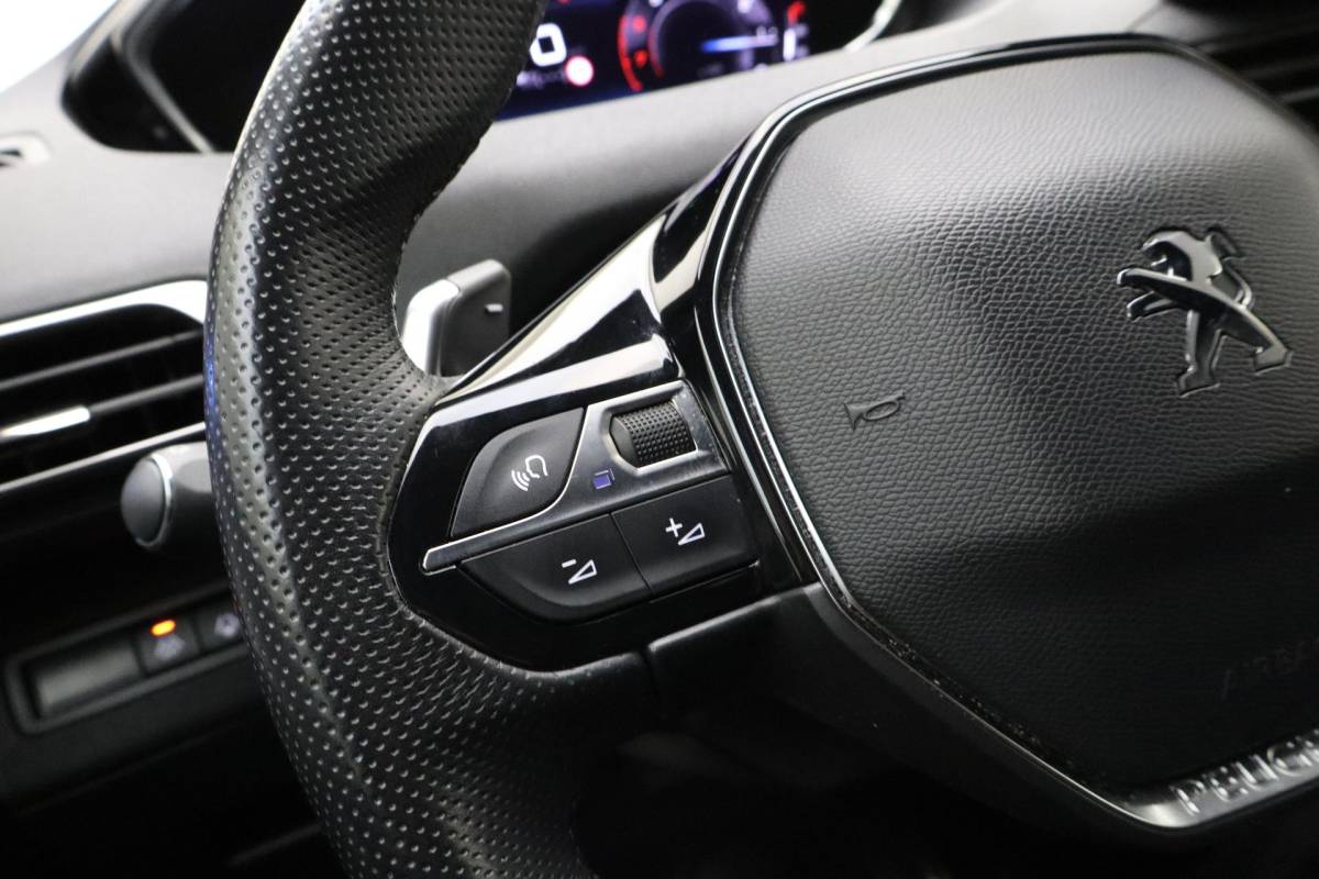 Peugeot 3008 Peugeot 3008 1.2 PureTech GT  Trekhaak | Stoelverwarming Voor | Adaptief Cruise Control | Dodehoek Detectie | Lendensteun | Parkeer Sensoren rondom |