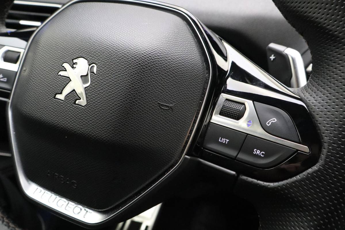 Peugeot 3008 Peugeot 3008 1.2 PureTech GT  Trekhaak | Stoelverwarming Voor | Adaptief Cruise Control | Dodehoek Detectie | Lendensteun | Parkeer Sensoren rondom |