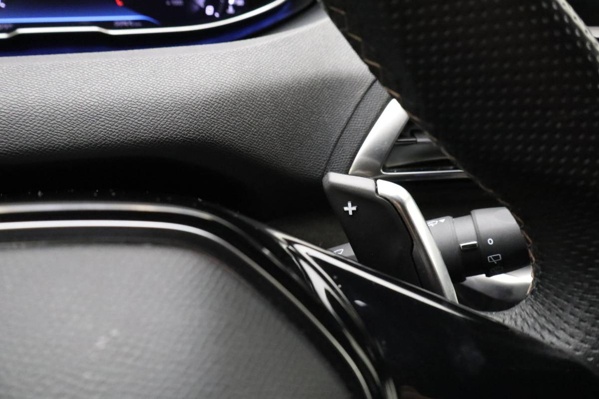 Peugeot 3008 Peugeot 3008 1.2 PureTech GT  Trekhaak | Stoelverwarming Voor | Adaptief Cruise Control | Dodehoek Detectie | Lendensteun | Parkeer Sensoren rondom |