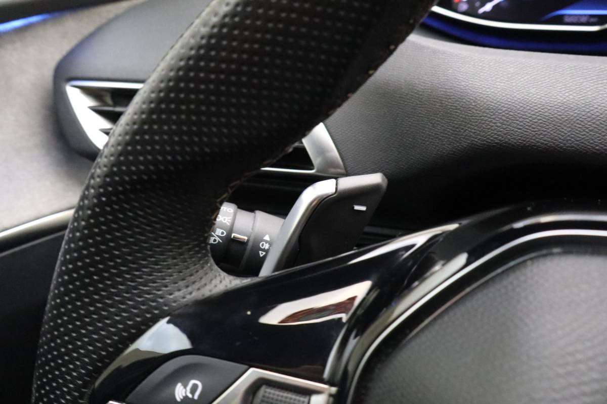 Peugeot 3008 Peugeot 3008 1.2 PureTech GT  Trekhaak | Stoelverwarming Voor | Adaptief Cruise Control | Dodehoek Detectie | Lendensteun | Parkeer Sensoren rondom |