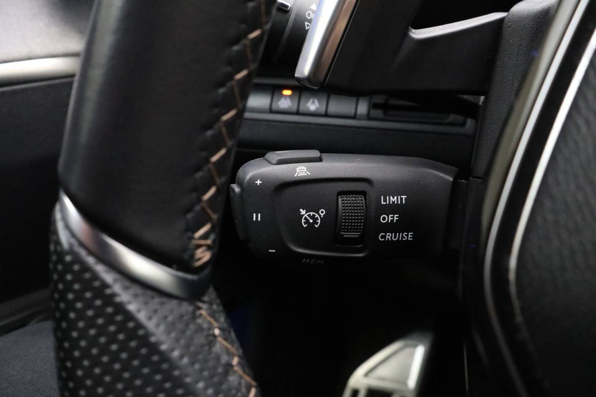Peugeot 3008 Peugeot 3008 1.2 PureTech GT  Trekhaak | Stoelverwarming Voor | Adaptief Cruise Control | Dodehoek Detectie | Lendensteun | Parkeer Sensoren rondom |