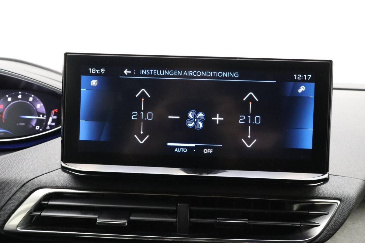 Peugeot 3008 Peugeot 3008 1.2 PureTech GT  Trekhaak | Stoelverwarming Voor | Adaptief Cruise Control | Dodehoek Detectie | Lendensteun | Parkeer Sensoren rondom |