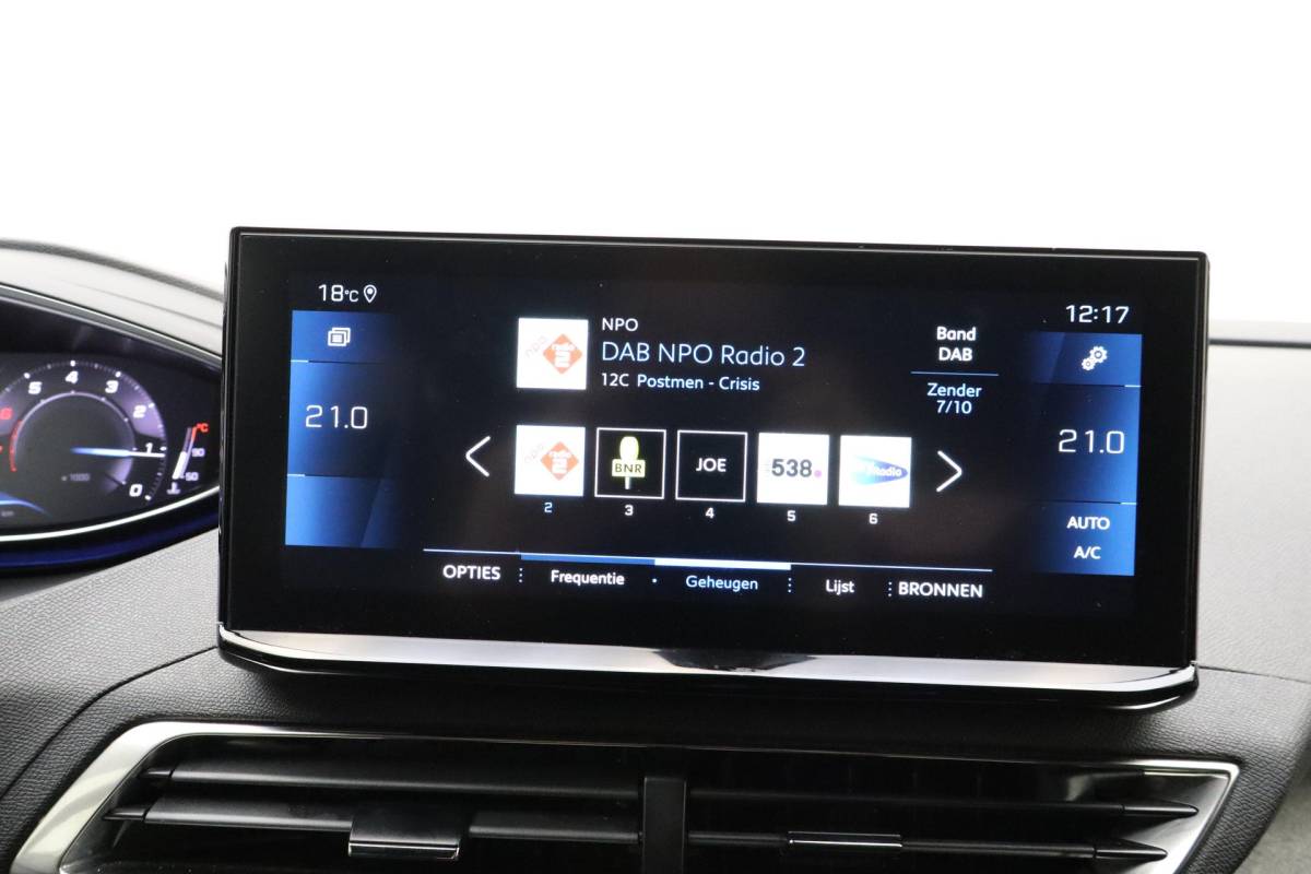 Peugeot 3008 Peugeot 3008 1.2 PureTech GT  Trekhaak | Stoelverwarming Voor | Adaptief Cruise Control | Dodehoek Detectie | Lendensteun | Parkeer Sensoren rondom |
