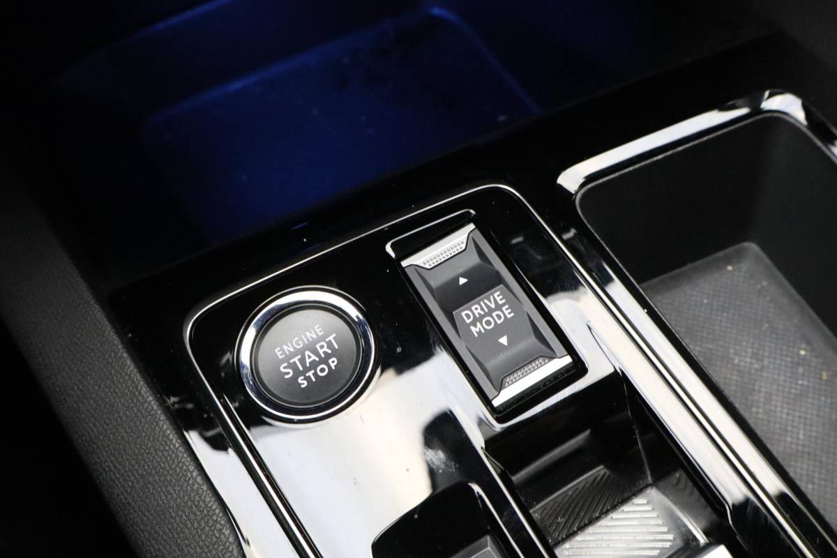 Peugeot 3008 Peugeot 3008 1.2 PureTech GT  Trekhaak | Stoelverwarming Voor | Adaptief Cruise Control | Dodehoek Detectie | Lendensteun | Parkeer Sensoren rondom |