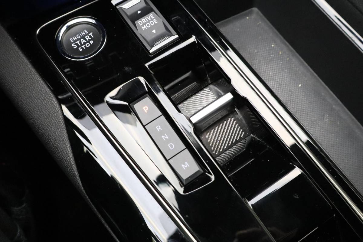 Peugeot 3008 Peugeot 3008 1.2 PureTech GT  Trekhaak | Stoelverwarming Voor | Adaptief Cruise Control | Dodehoek Detectie | Lendensteun | Parkeer Sensoren rondom |