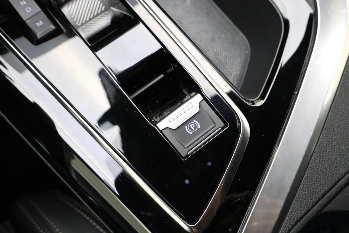 Peugeot 3008 Peugeot 3008 1.2 PureTech GT  Trekhaak | Stoelverwarming Voor | Adaptief Cruise Control | Dodehoek Detectie | Lendensteun | Parkeer Sensoren rondom |