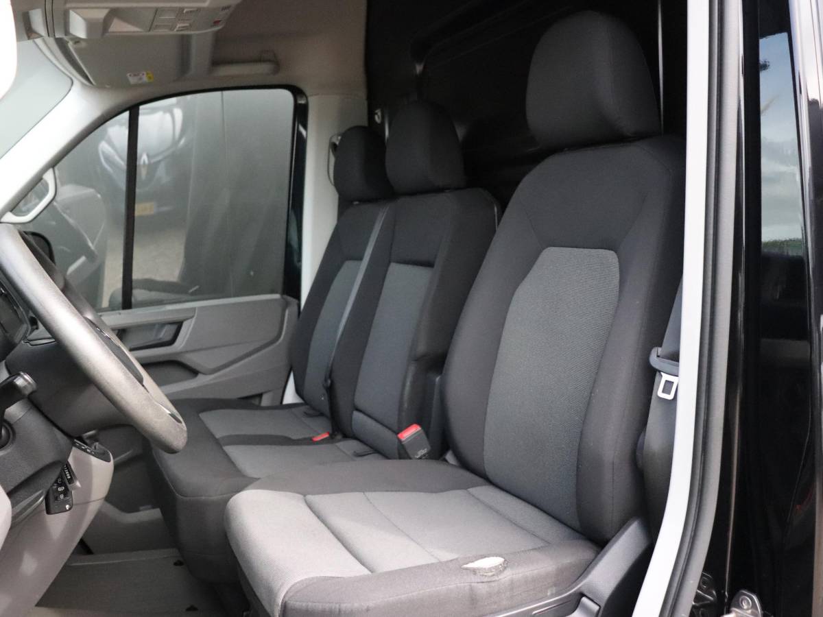 Volkswagen Crafter Volkswagen Crafter 35 2.0 TDI L4H3 | DSG | LUCHTSTOEL | CAMERA | CRUISE | NAVI | APPLE CARPLAY |