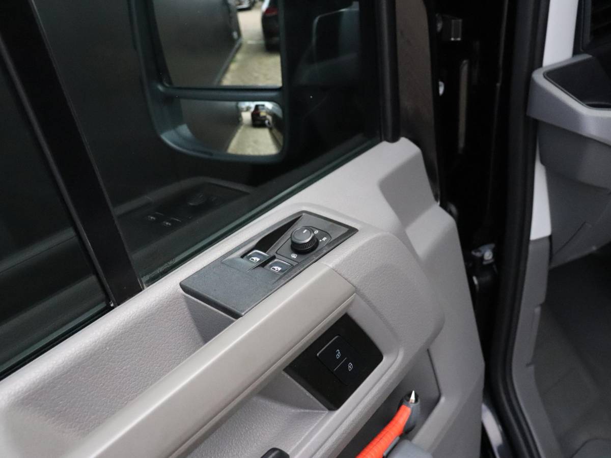 Volkswagen Crafter Volkswagen Crafter 35 2.0 TDI L4H3 | DSG | LUCHTSTOEL | CAMERA | CRUISE | NAVI | APPLE CARPLAY |