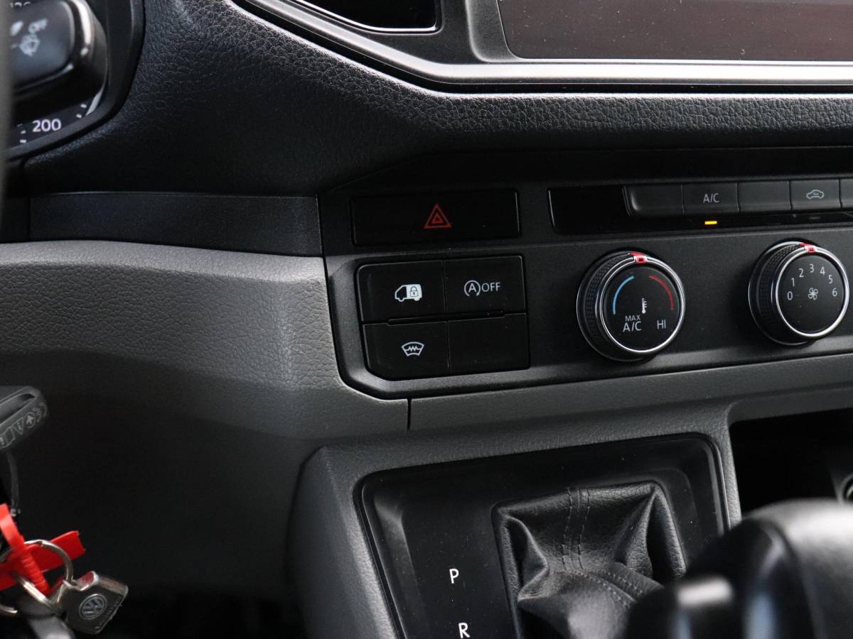 Volkswagen Crafter Volkswagen Crafter 35 2.0 TDI L4H3 | DSG | LUCHTSTOEL | CAMERA | CRUISE | NAVI | APPLE CARPLAY |