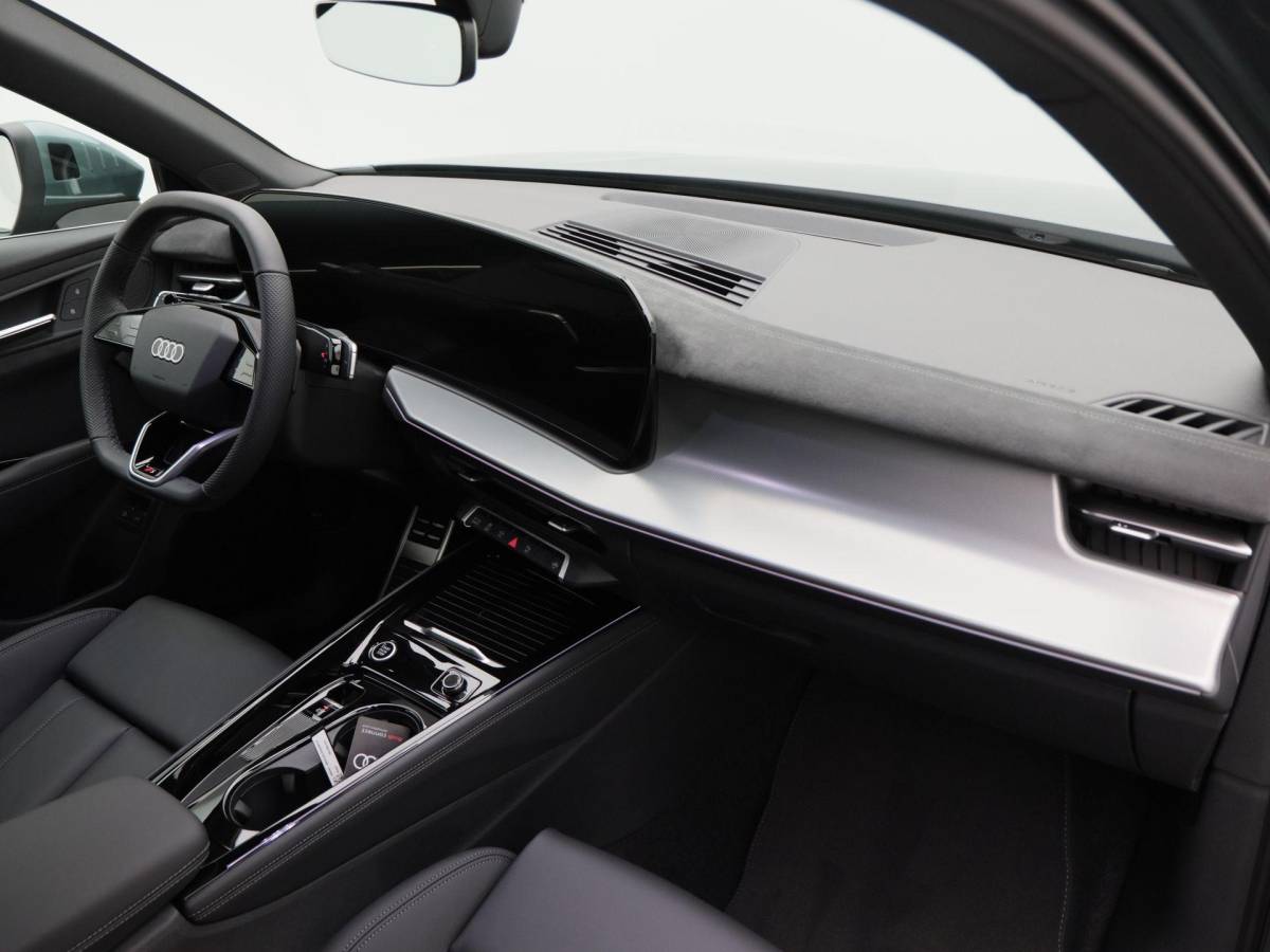 Audi Q3 Audi Q3 e-hybrid | S edition | 272 PK Hatchback | 19 inch | Privacyglas | Matrix Led |
