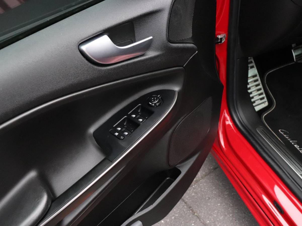 Alfa Romeo Giulietta Alfa Romeo Giulietta 1.4 T Exclusive | AUT. | LEDER/ALCANTARA | PDC | NAVI | CRUISE |