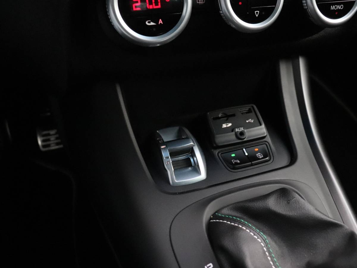 Alfa Romeo Giulietta Alfa Romeo Giulietta 1.4 T Exclusive | AUT. | LEDER/ALCANTARA | PDC | NAVI | CRUISE |