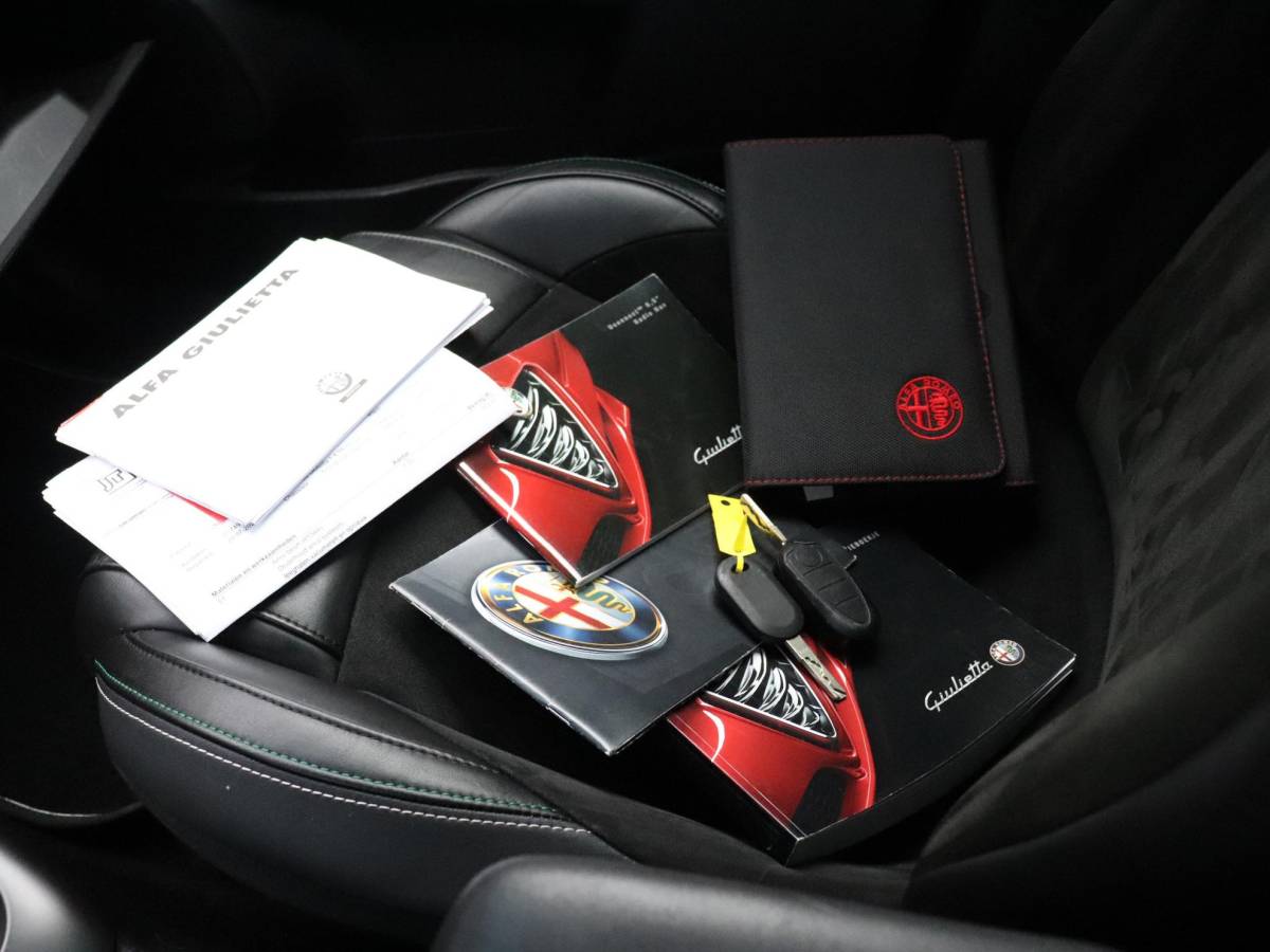 Alfa Romeo Giulietta Alfa Romeo Giulietta 1.4 T Exclusive | AUT. | LEDER/ALCANTARA | PDC | NAVI | CRUISE |