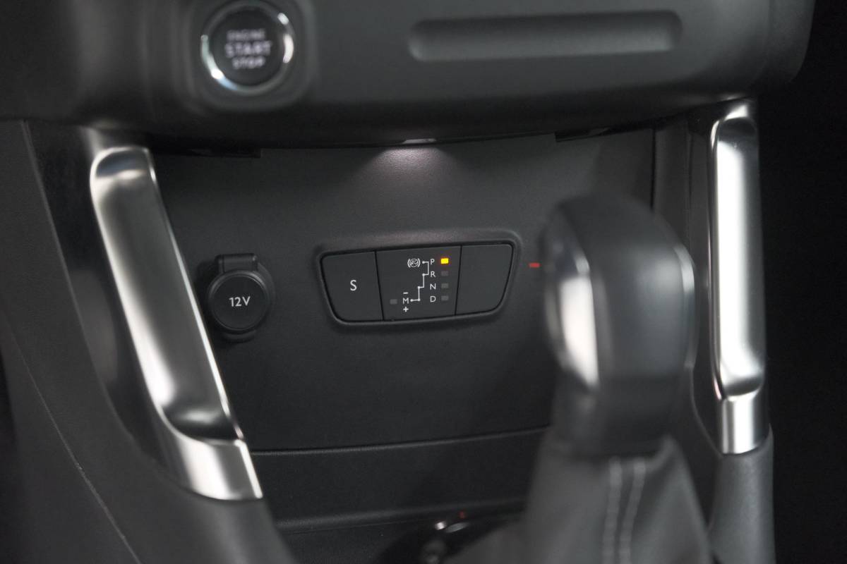 Citroën C3 Aircross Citroen C3 Aircross PureTech 130 EAT6 Shine Pack | Camera | Apple Carplay | Parkeersensoren | Navigatie