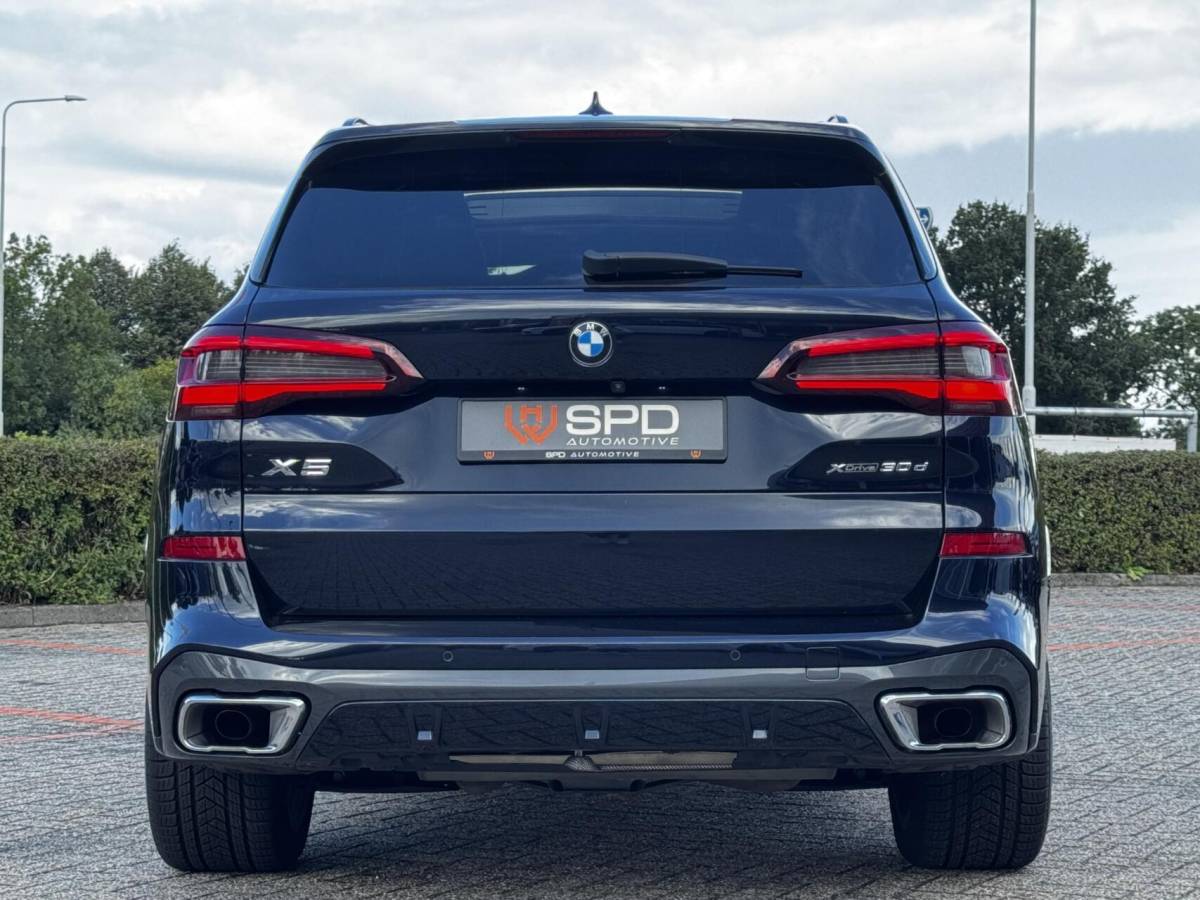 BMW X5 BMW X5 xDrive30d M-Sport|Pano|Indivi|Lucht|Sfeerve|El.Trekha