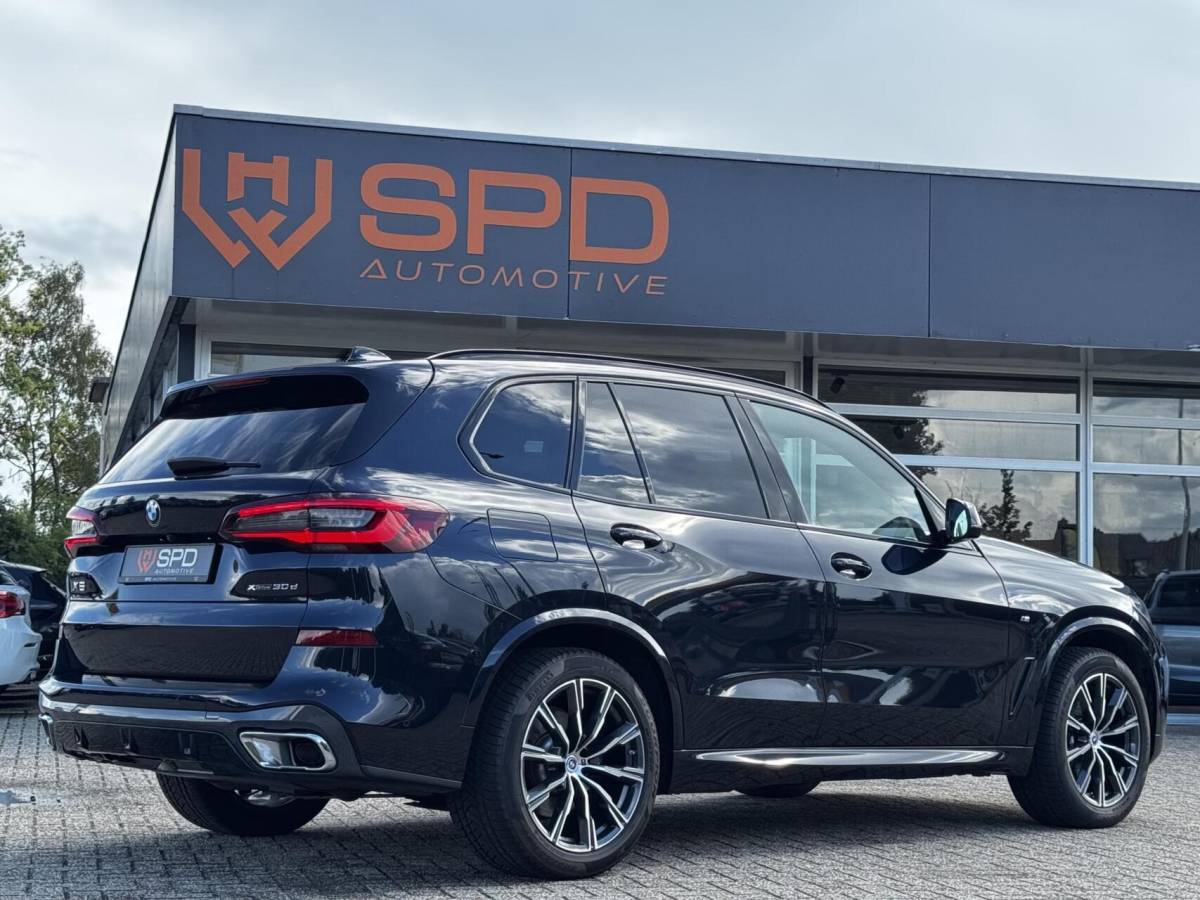 BMW X5 BMW X5 xDrive30d M-Sport|Pano|Indivi|Lucht|Sfeerve|El.Trekha