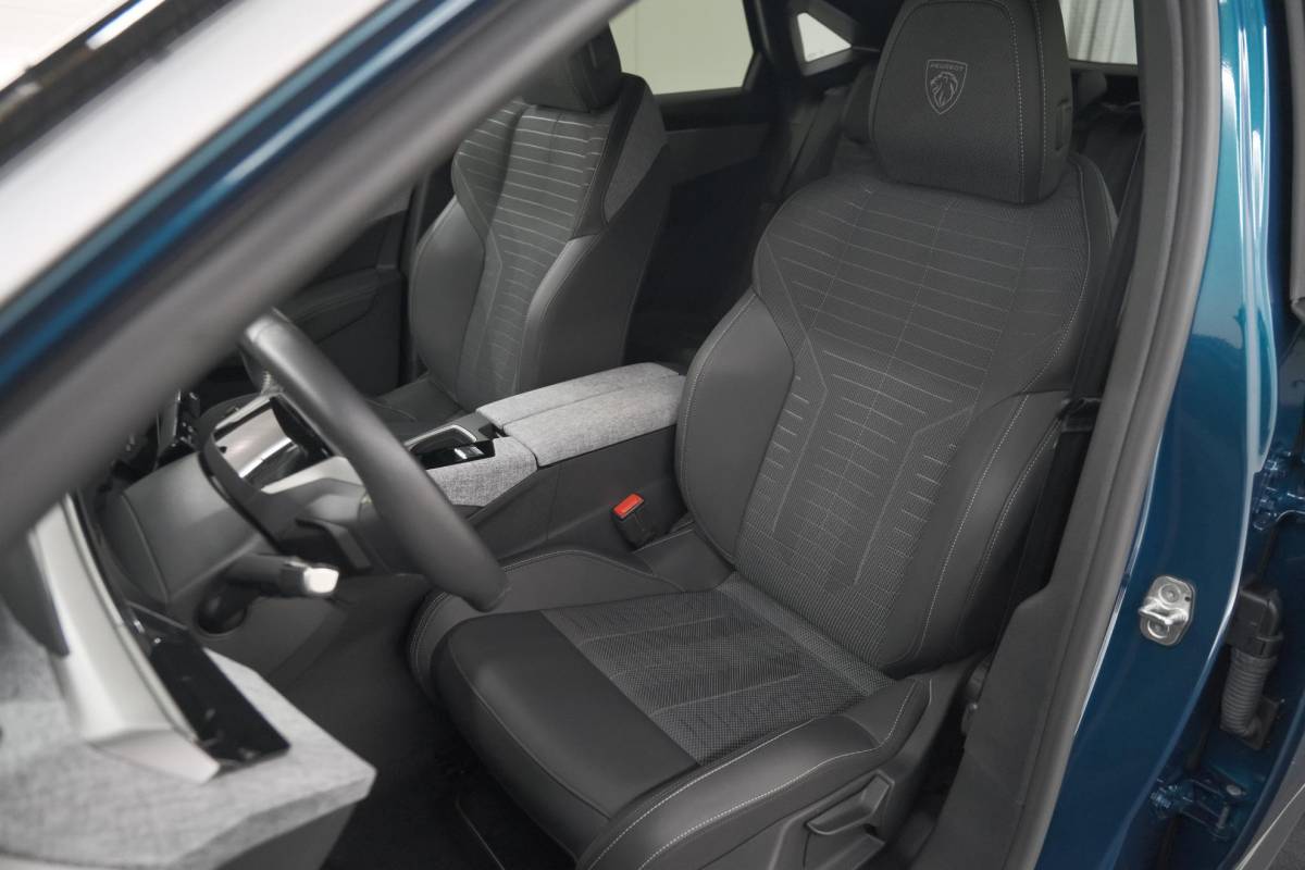 Peugeot 3008 Peugeot 3008 1.2 Hybrid 136 GT | Elektrische Kofferklep | Camera | Adaptieve Cruise Control | Apple CarPlay