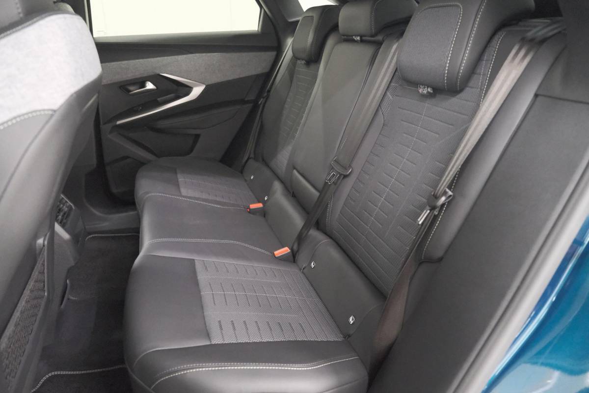 Peugeot 3008 Peugeot 3008 1.2 Hybrid 136 GT | Elektrische Kofferklep | Camera | Adaptieve Cruise Control | Apple CarPlay