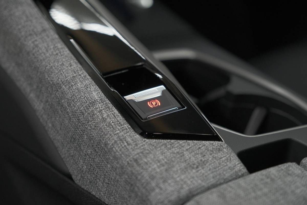 Peugeot 3008 Peugeot 3008 1.2 Hybrid 136 GT | Elektrische Kofferklep | Camera | Adaptieve Cruise Control | Apple CarPlay