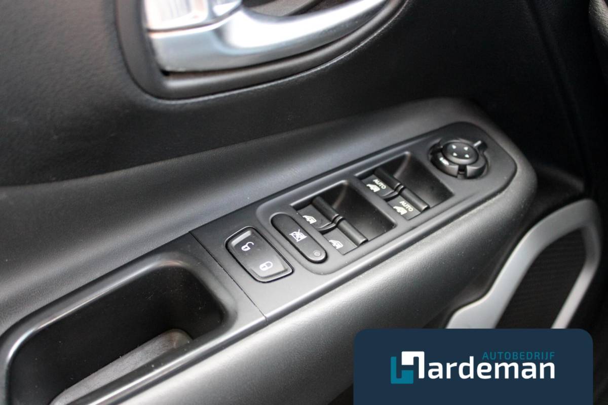 Jeep Renegade Jeep Renegade 1.4 MultiAir Limited Trekhaak Xenon