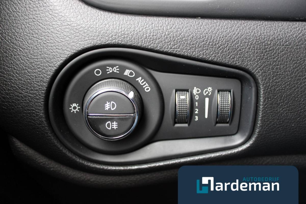 Jeep Renegade Jeep Renegade 1.4 MultiAir Limited Trekhaak Xenon