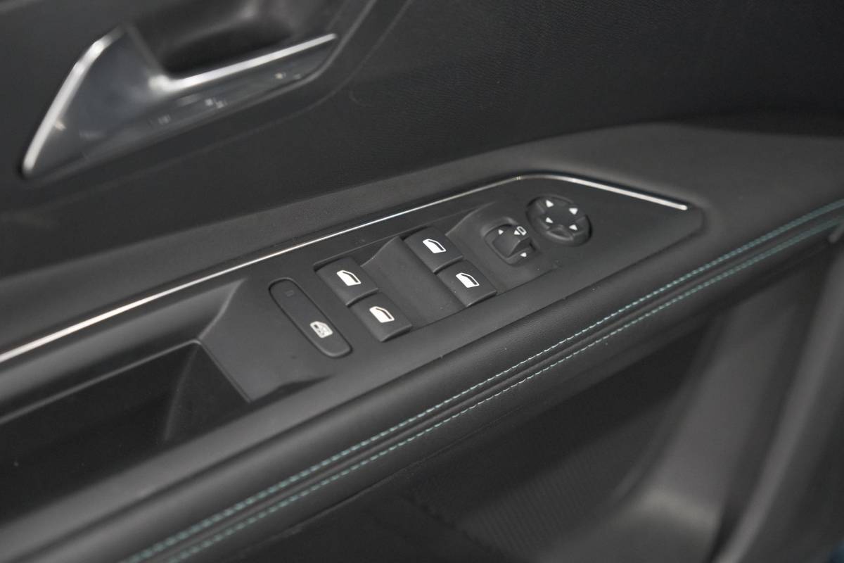 Peugeot 3008 Peugeot 3008 1.6 HYbrid 225 Allure | Camera | Dodehoekdetectie | Apple Carplay | Navigatie