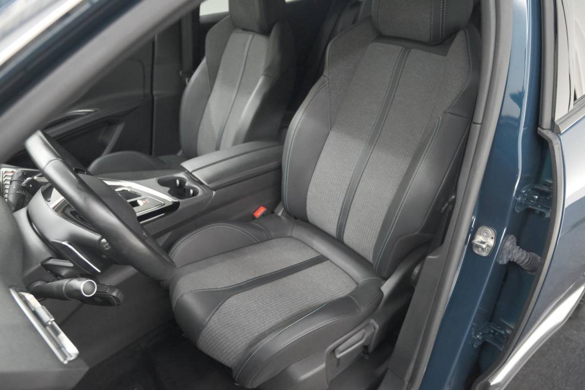 Peugeot 3008 Peugeot 3008 1.6 HYbrid 225 Allure | Camera | Dodehoekdetectie | Apple Carplay | Navigatie