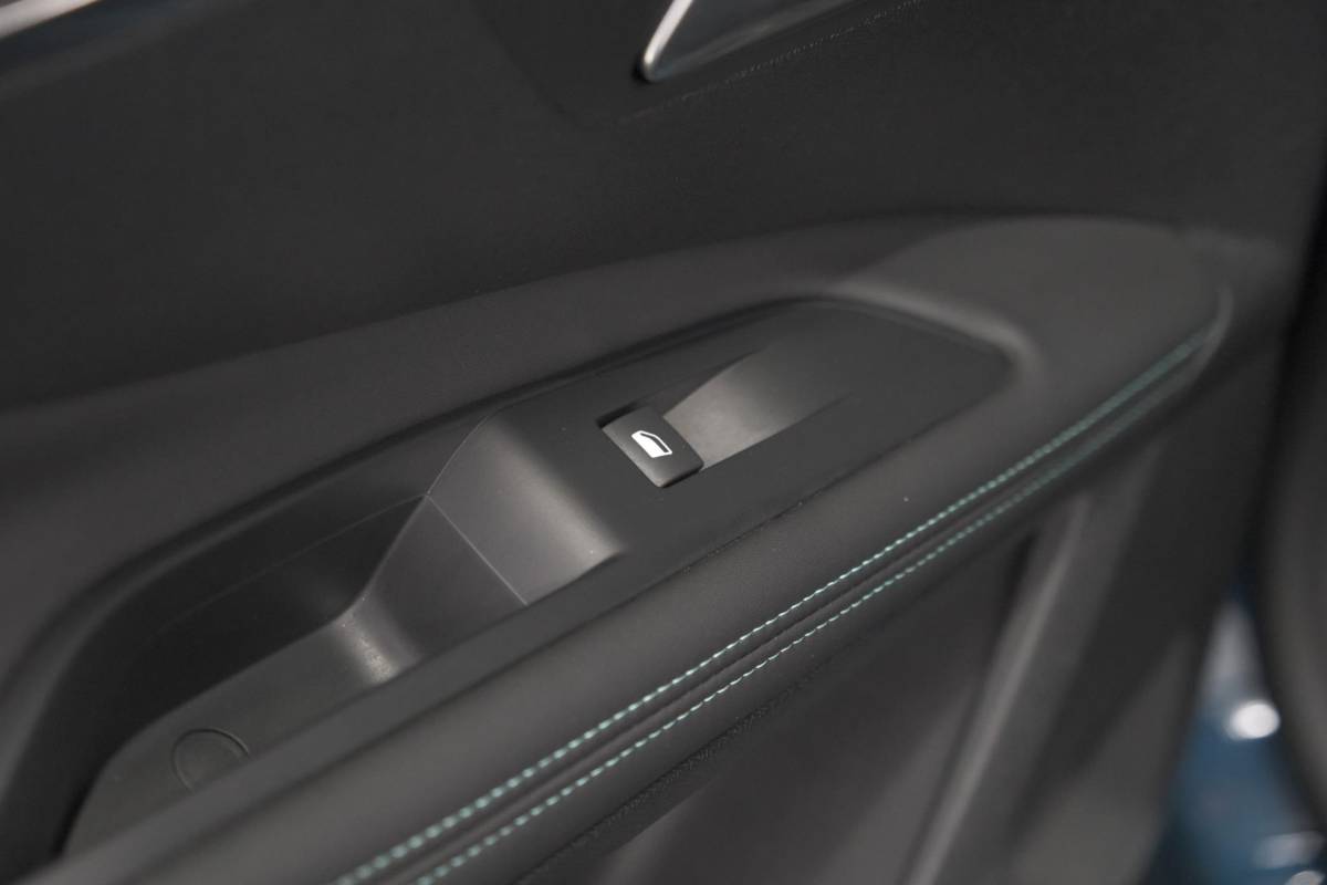 Peugeot 3008 Peugeot 3008 1.6 HYbrid 225 Allure | Camera | Dodehoekdetectie | Apple Carplay | Navigatie