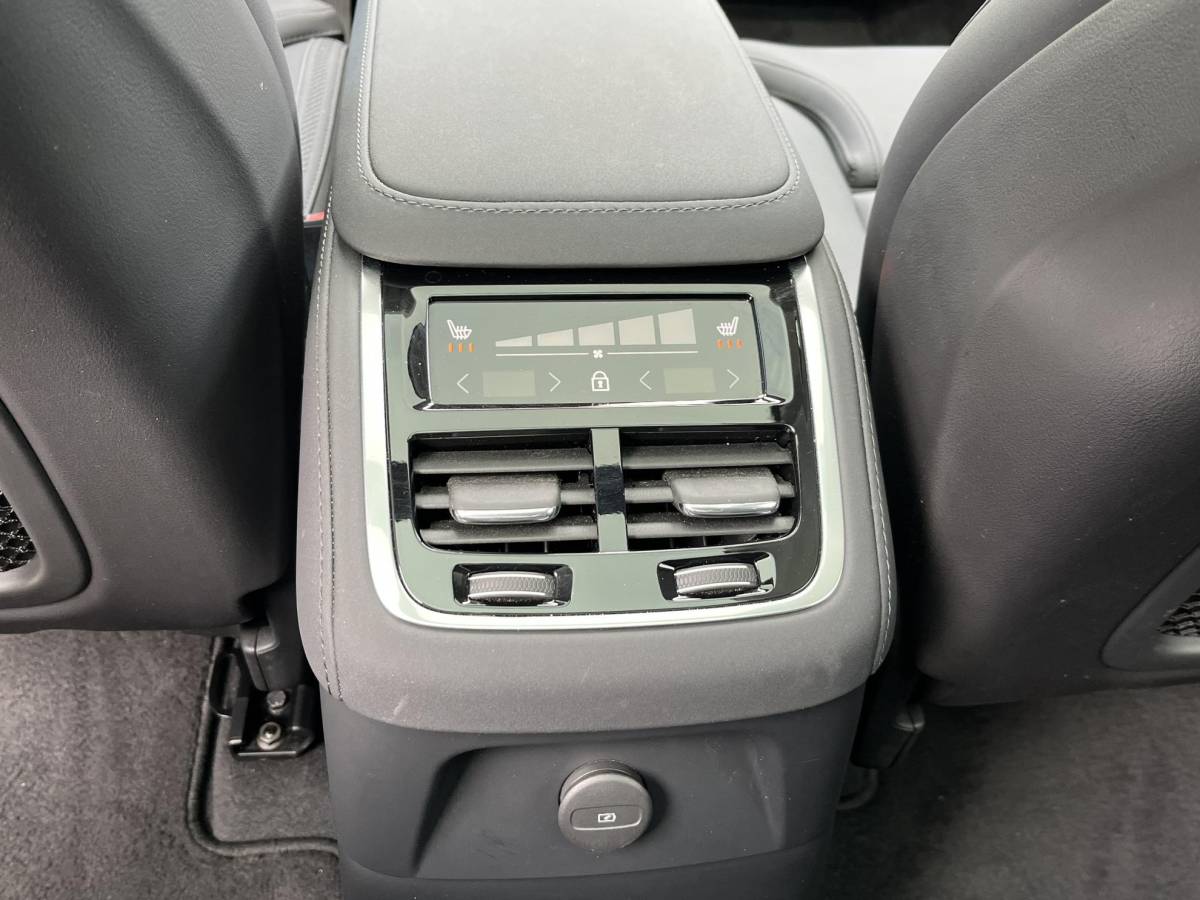 Volvo XC90 Volvo XC90 2.0 T8 Plug-in hybrid AWD Plus Dark ACC | APPLE CARP. | 7. PERSOONS | PANNO. DAK | 360˚ CAMERA |