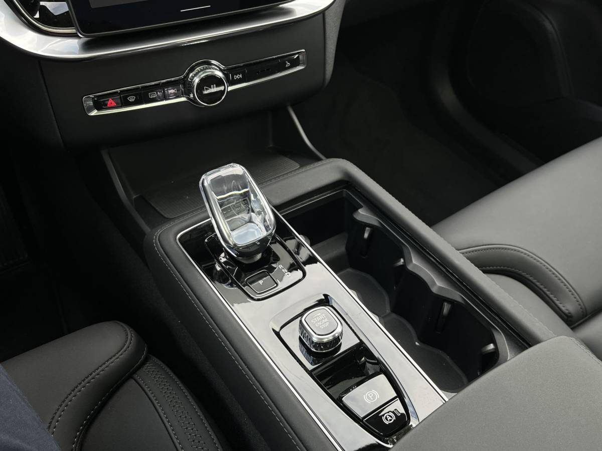 Volvo XC90 Volvo XC90 2.0 T8 Plug-in hybrid AWD Plus Dark ACC | APPLE CARP. | 7. PERSOONS | PANNO. DAK | 360˚ CAMERA |