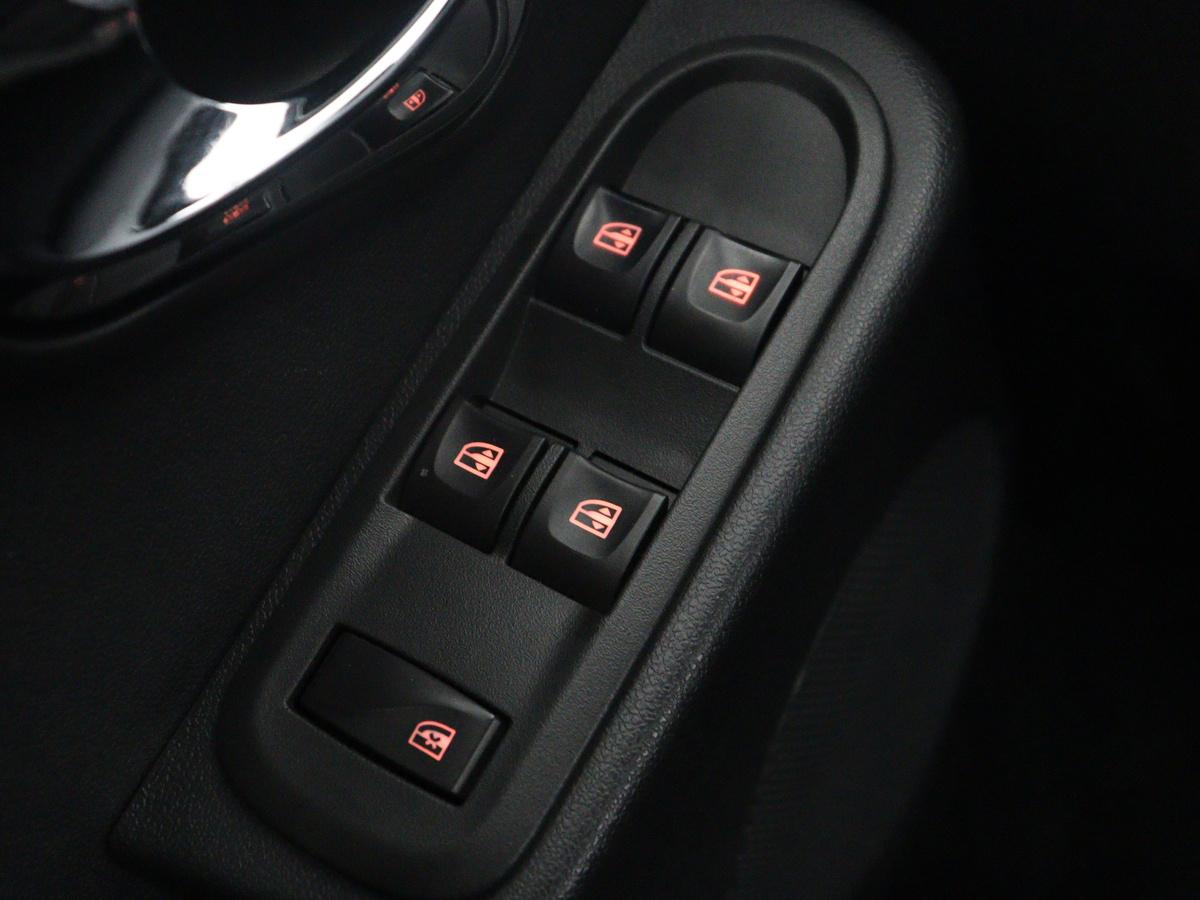 Dacia Duster Dacia Duster 1.2 TCe 4×2 Prestige | Trekhaak | Lichtmetaal 16” | Bluetooth | Navigatie | Cruise control | Park assist | Lederen stuurwiel |