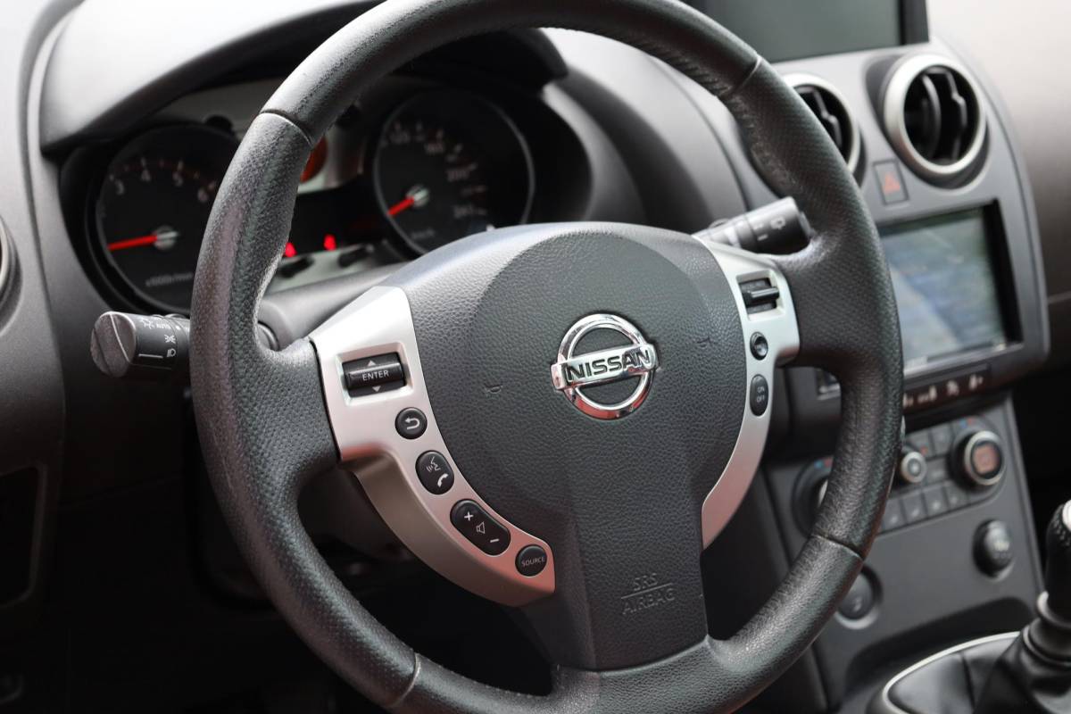 Nissan QASHQAI Nissan Qashqai 2.0 Tekna Premium LAGE-KM + NAP!! CAMERA TREKHAAK NAP PANO DAB CRUISE CLIMA ALL-SEASONS ENZ!