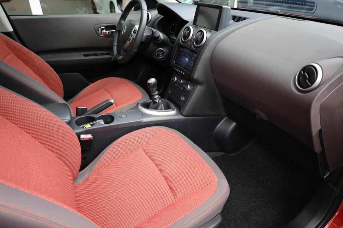 Nissan QASHQAI Nissan Qashqai 2.0 Tekna Premium LAGE-KM + NAP!! CAMERA TREKHAAK NAP PANO DAB CRUISE CLIMA ALL-SEASONS ENZ!