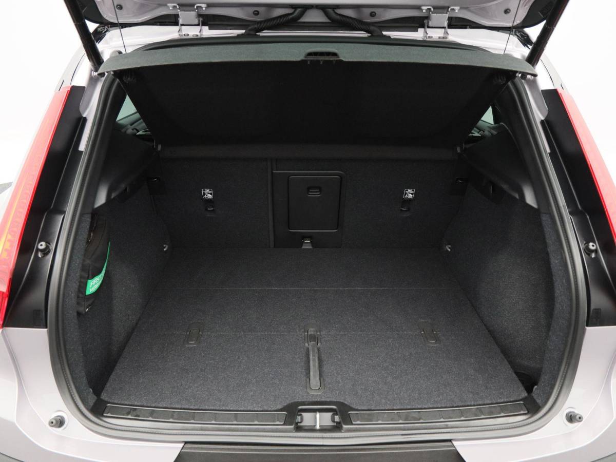 Volvo EX40 Volvo EX40 Single Motor Extended Range Plus 82 kWh 252 Pk | Harman Kardon Audio | Adaptive Cruise | Sportstoelen | Stoel- en Stuurverwarming | Privacy Glass | Camera | 19 Inch